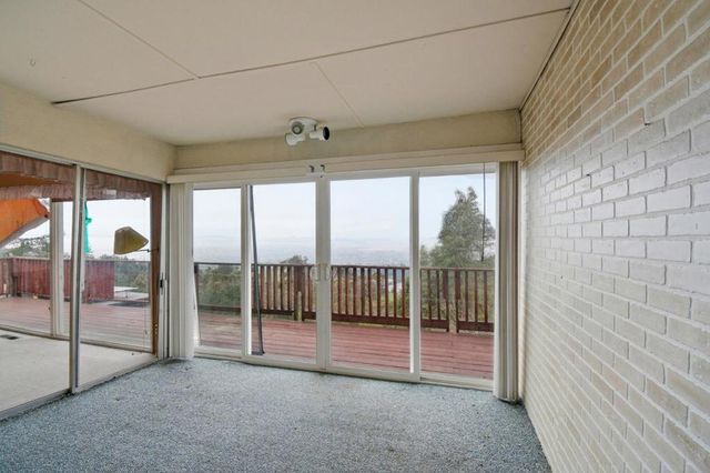 6077 Skyline Boulevard, Oakland, CA 94611