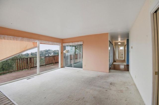 6077 Skyline Boulevard, Oakland, CA 94611