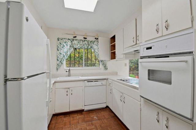 6077 Skyline Boulevard, Oakland, CA 94611