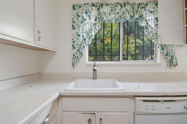 6077 Skyline Boulevard, Oakland, CA 94611