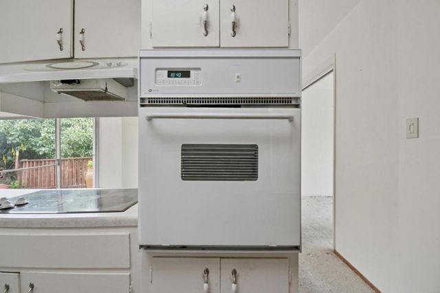 6077 Skyline Boulevard, Oakland, CA 94611