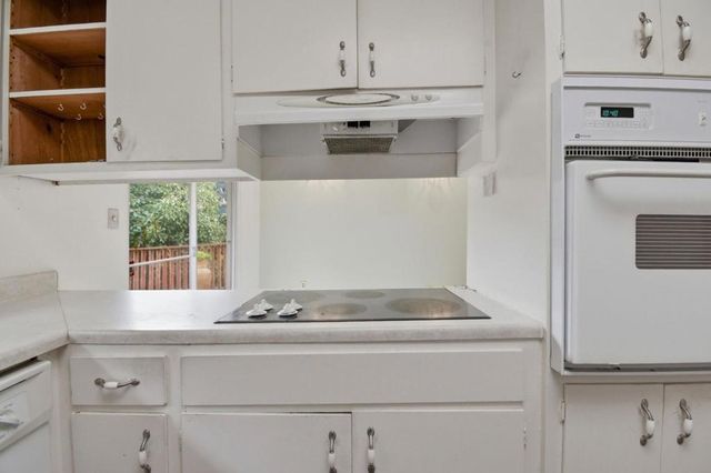 6077 Skyline Boulevard, Oakland, CA 94611