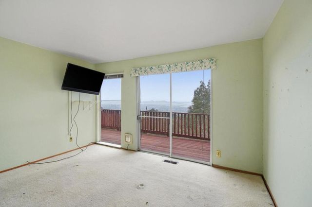 6077 Skyline Boulevard, Oakland, CA 94611