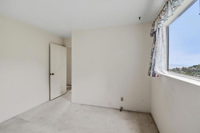 6077 Skyline Boulevard, Oakland, CA 94611