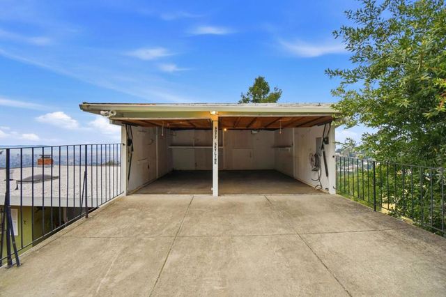 6077 Skyline Boulevard, Oakland, CA 94611