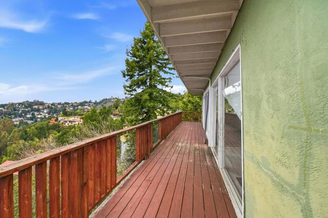 6077 Skyline Boulevard, Oakland, CA 94611