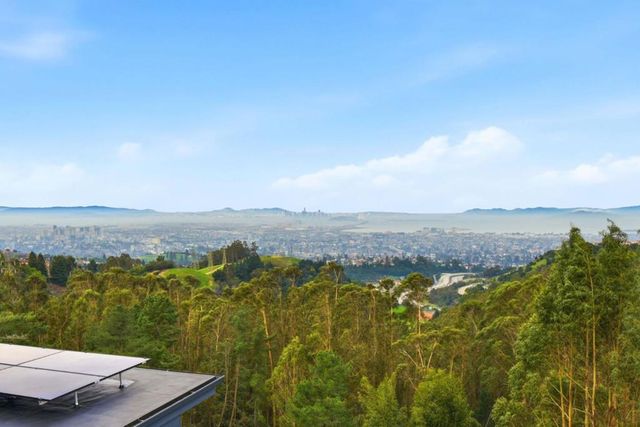 6077 Skyline Boulevard, Oakland, CA 94611