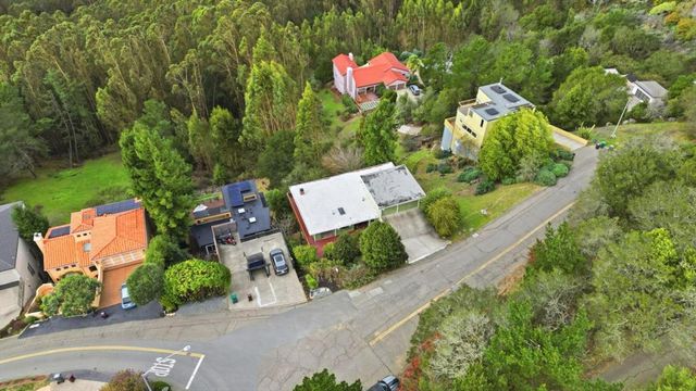 6077 Skyline Boulevard, Oakland, CA 94611