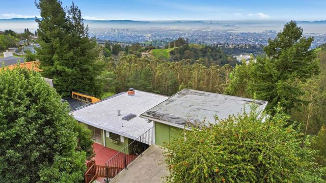6077 Skyline Boulevard, Oakland, CA 94611