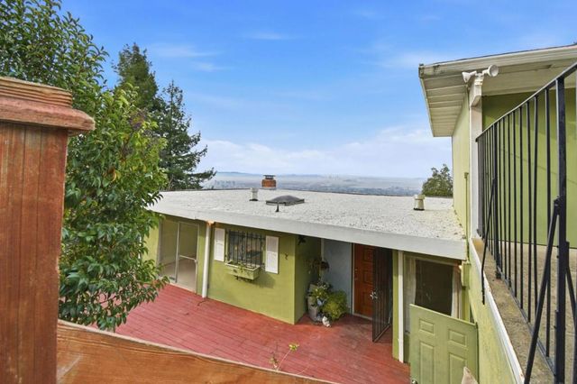 6077 Skyline Boulevard, Oakland, CA 94611