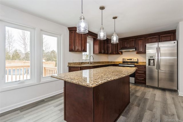 20 Lake Road, Mahopac, NY 10541