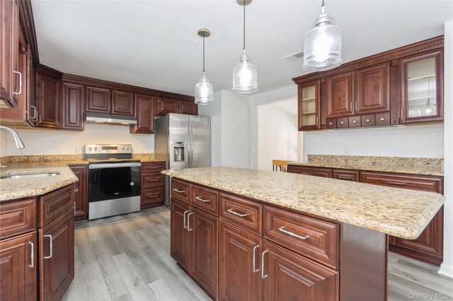 20 Lake Road, Mahopac, NY 10541