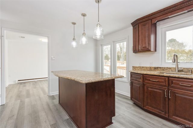 20 Lake Road, Mahopac, NY 10541