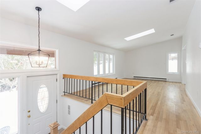 20 Lake Road, Mahopac, NY 10541