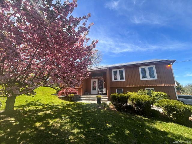 20 Lake Road, Mahopac, NY 10541