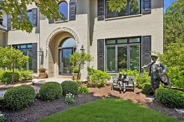 2S351 Chaucer Court, Glen Ellyn, IL 60137