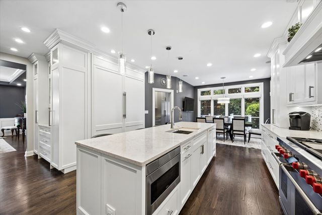 2S351 Chaucer Court, Glen Ellyn, IL 60137