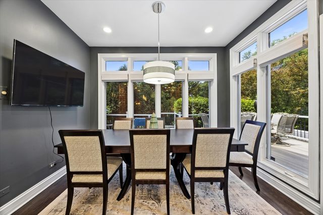 2S351 Chaucer Court, Glen Ellyn, IL 60137