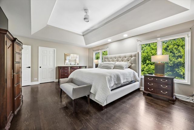 2S351 Chaucer Court, Glen Ellyn, IL 60137