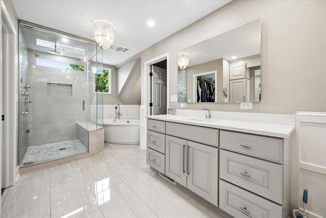 2S351 Chaucer Court, Glen Ellyn, IL 60137