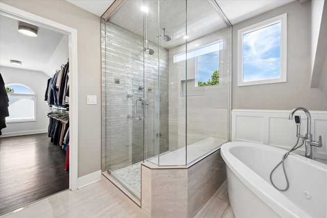 2S351 Chaucer Court, Glen Ellyn, IL 60137
