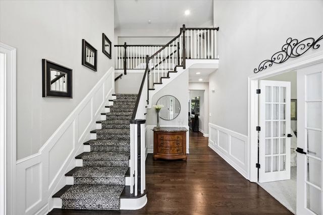 2S351 Chaucer Court, Glen Ellyn, IL 60137