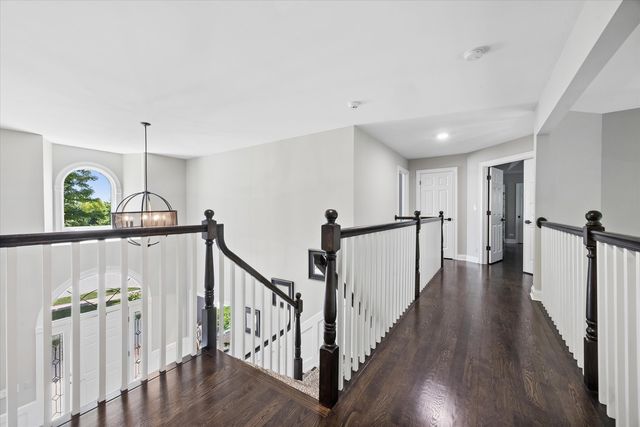 2S351 Chaucer Court, Glen Ellyn, IL 60137