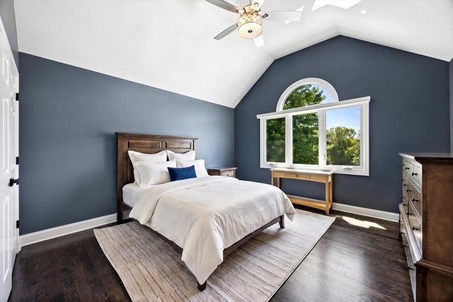 2S351 Chaucer Court, Glen Ellyn, IL 60137