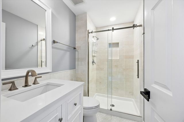 2S351 Chaucer Court, Glen Ellyn, IL 60137