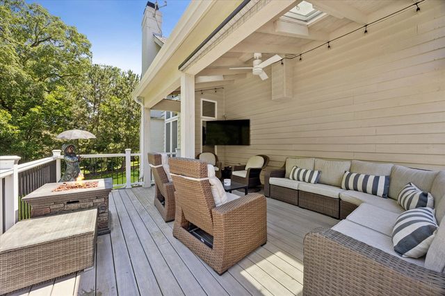 2S351 Chaucer Court, Glen Ellyn, IL 60137