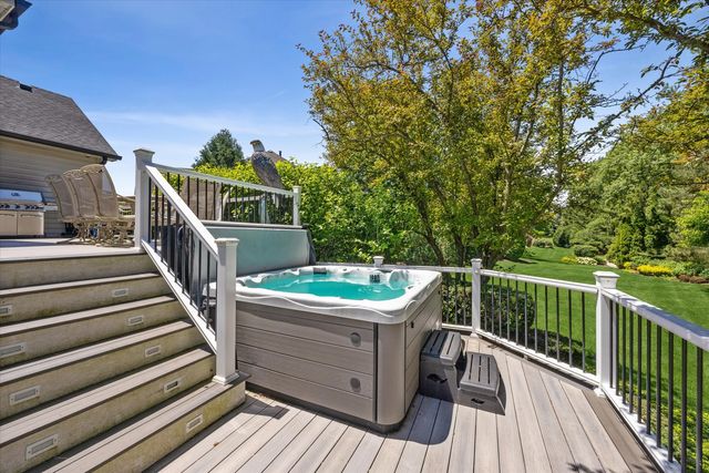 2S351 Chaucer Court, Glen Ellyn, IL 60137