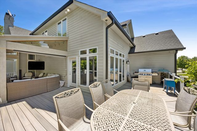 2S351 Chaucer Court, Glen Ellyn, IL 60137