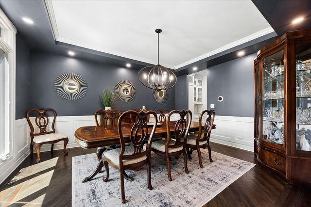 2S351 Chaucer Court, Glen Ellyn, IL 60137