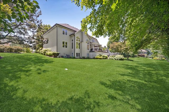 2S351 Chaucer Court, Glen Ellyn, IL 60137