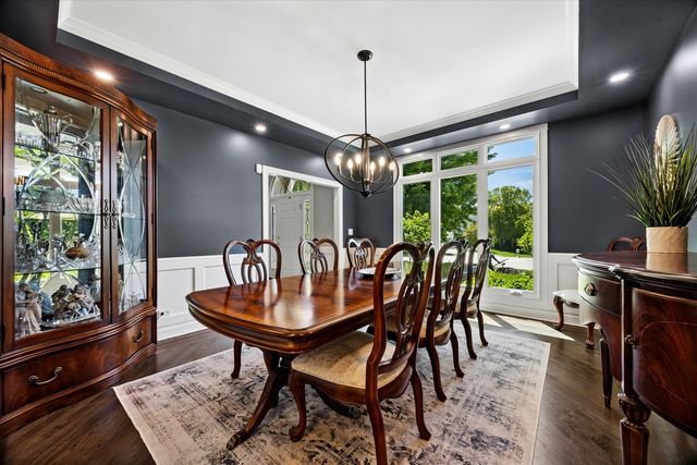 2S351 Chaucer Court, Glen Ellyn, IL 60137