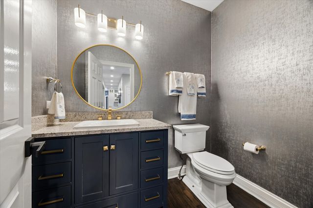 2S351 Chaucer Court, Glen Ellyn, IL 60137