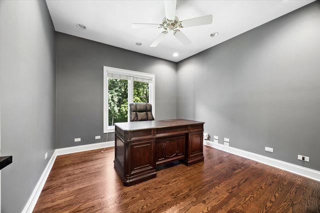 2S351 Chaucer Court, Glen Ellyn, IL 60137