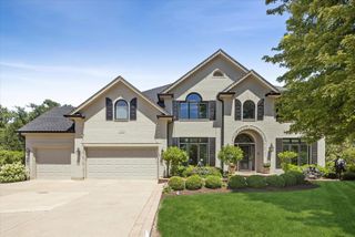 2S351 Chaucer Court, Glen Ellyn, IL 60137