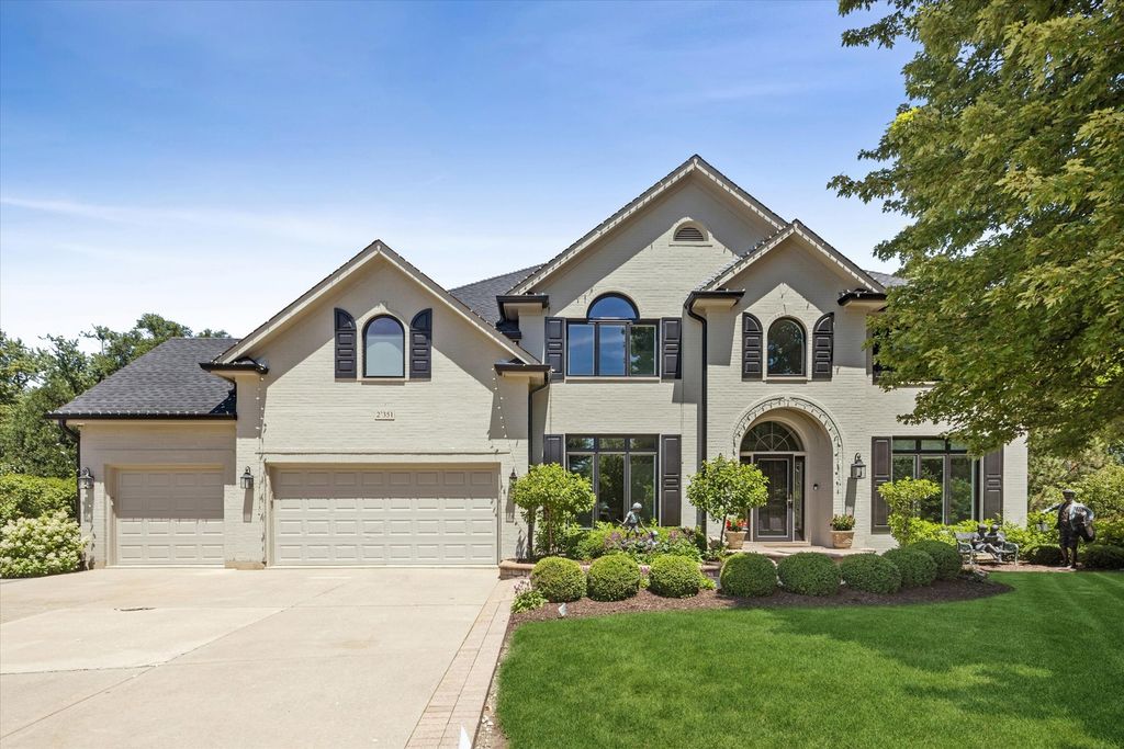 2S351 Chaucer Court, Glen Ellyn, IL 60137