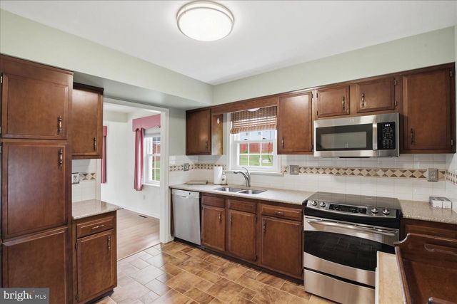 1922 CARLTON DR, Lebanon, PA 17042
