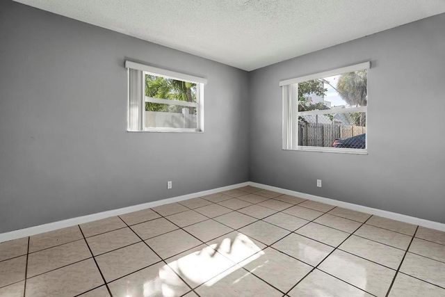 915 S N Street, Lake Worth Beach, FL 33460