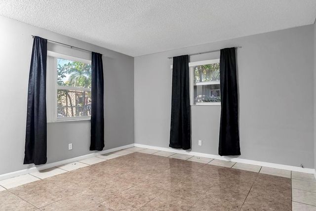 915 S N Street, Lake Worth Beach, FL 33460