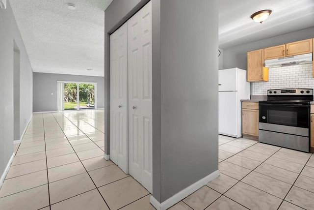 915 S N Street, Lake Worth Beach, FL 33460