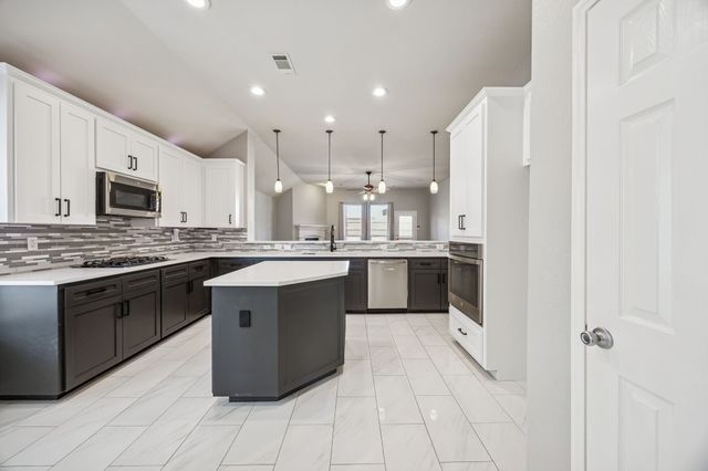 3156 Guadaloupe, Grand Prairie, TX 75054