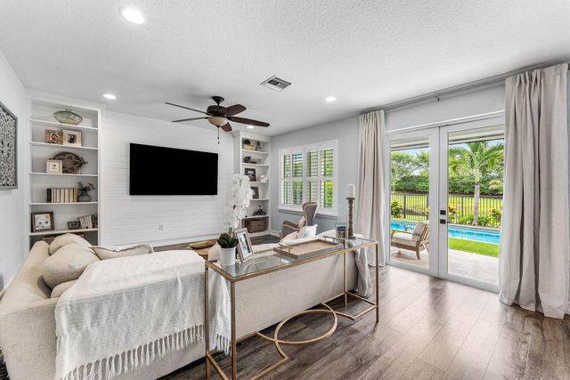 8421 CALABRIA LAKES Drive, Boynton Beach, FL 33473