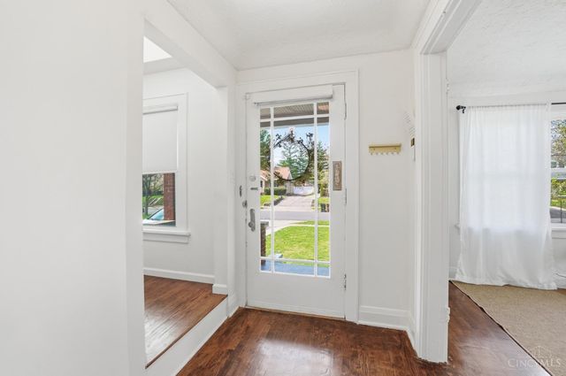 1040 Burns Avenue, Wyoming, OH 45215