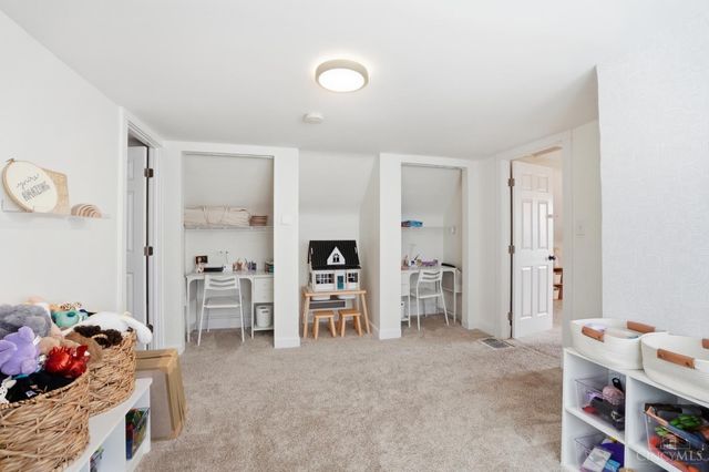 1040 Burns Avenue, Wyoming, OH 45215