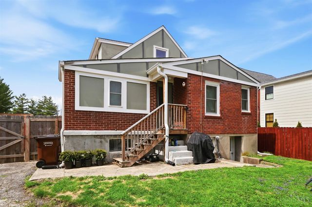 1040 Burns Avenue, Wyoming, OH 45215