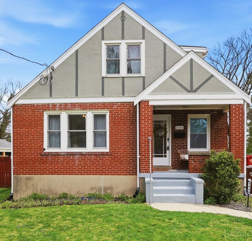 1040 Burns Avenue, Wyoming, OH 45215