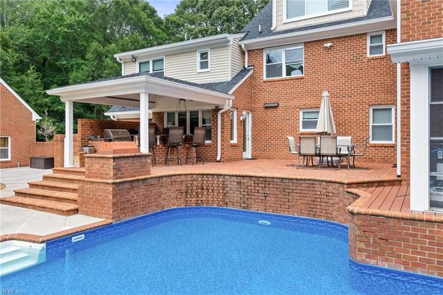 641 Ravenwoods DR, Chesapeake, VA 23322